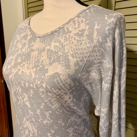 Dolman sleeve lightweight top - Picture 7 of 8